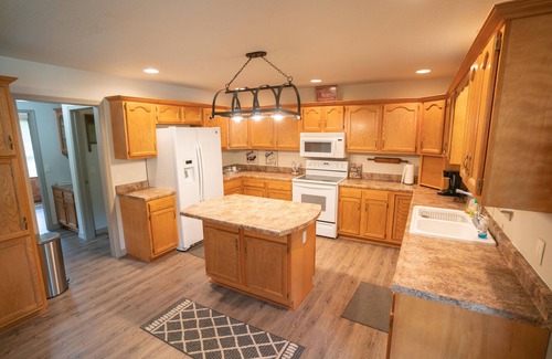 Buffalo City Cabina | Rock Point Cottage - Rileys Outfitter