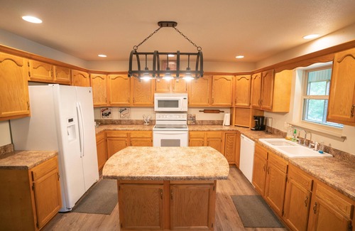 Buffalo City Cabina | Rock Point Cottage - Rileys Outfitter