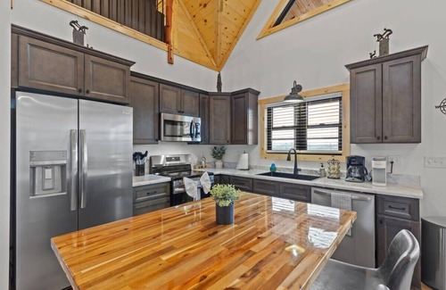 Rogers Cabina | Rock Point - Million $ View, Private, Hot Tub, Lux