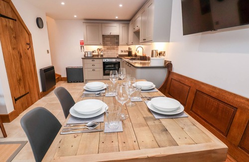 Newcastle-on-Clun Cabaña | Rockhill Farm Hay Barn