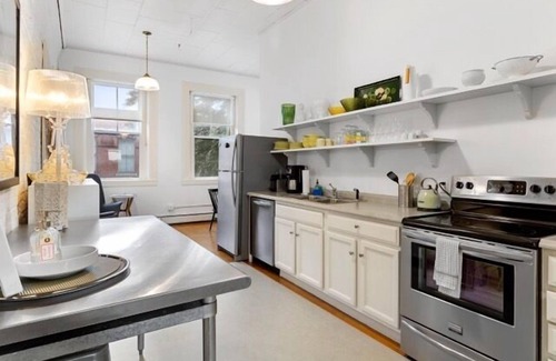 Rockland Apartamento | Rockland Central, downtown walk to everything!