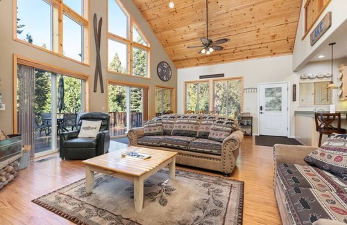 Sierra Cedars Cabina | Rockledge Retreat-cozy & charming for families!
