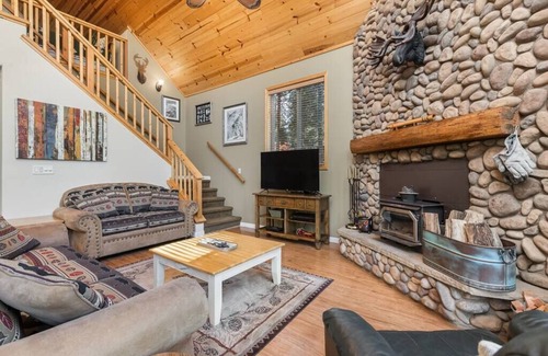 Sierra Cedars Cabina | Rockledge Retreat-cozy & charming for families!