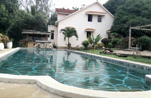 Galu Otro | Rocks villa homestay