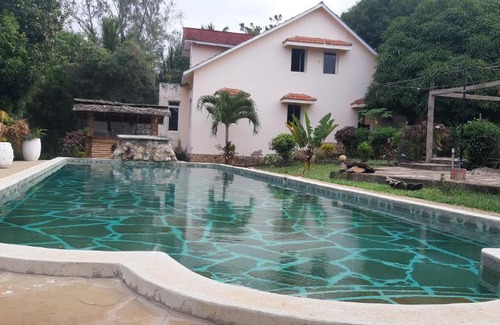 Galu Otro | Rocks villa homestay