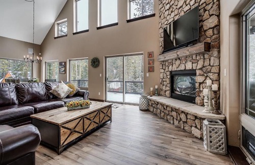 Blue River Casa | Rocky Mountain Place - Stunning Mountain Views with Private Hot Tub! Near Breckenridge