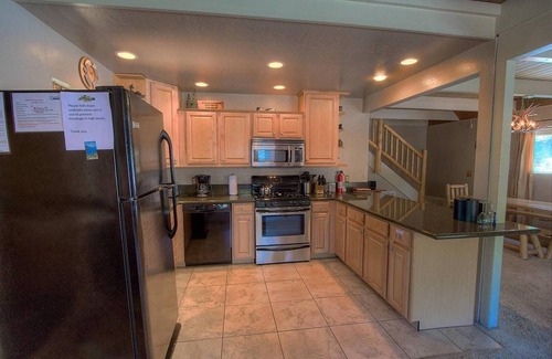 Montgomery Estates Casa | Rocky Top Retreat 4 Bedroom Home by RedAwning