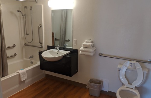 Altoona Hotel | Rodeway Inn