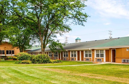 Beloit Hotel | Rodeway Inn Beloit
