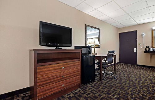 McPherson Hotel | Rodeway Inn