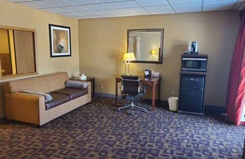 McPherson Hotel | Rodeway Inn