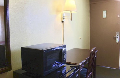 Monroe Hotel | Rodeway Inn