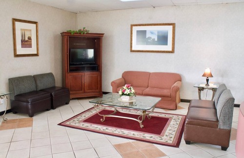 Monroe Hotel | Rodeway Inn