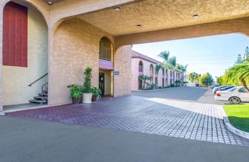Colton Hotel | Rodeway Inn & Suites Colton-Riverside