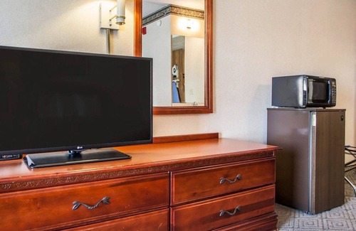 Milwaukee Hotel | Rodeway Inn & Suites Milwaukee Airport