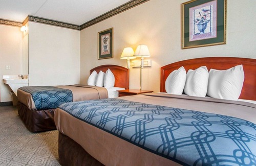 Milwaukee Hotel | Rodeway Inn & Suites Milwaukee Airport