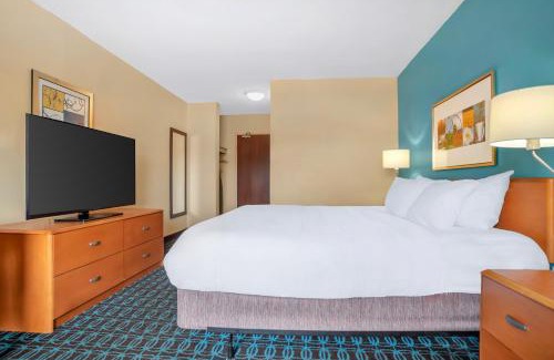 Ferry Pass Hotel | Rodeway Inn