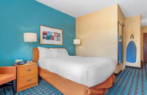 Ferry Pass Hotel | Rodeway Inn