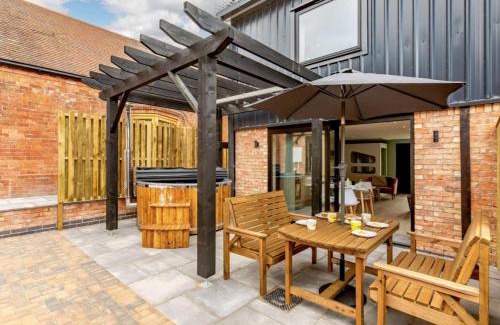 Bishampton Casa | Roe Cottage - Disabled adapted - 2 bed - hot tub