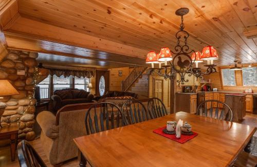 Island Park Casa | Roger Dodger by KABINO Hot Tub 2 Cabins Big Driveway FirePit WiFi Grill Summer 11 Winter 6 People Max