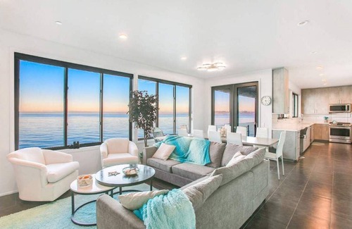 Rollingbay Casa | Rolling Bay Villa: Waterfront Haven in Bainbridge