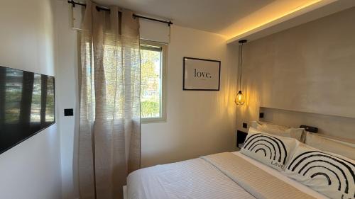 Villeneuve Loubet Beach Apartamento | Romance Marine , face à la mer