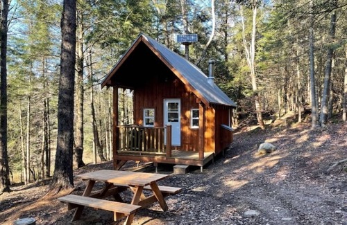 Saint-Etienne-De-Bolto Cabina | Romantic eco-cottage with mezzanine: La Perdrix