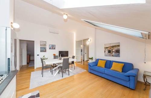 Binda Apartamento | Romantic attic Navigli area - free garage near M2 subway