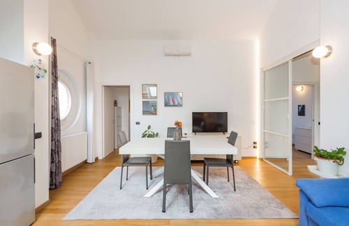 Binda Apartamento | Romantic attic Navigli area - free garage near M2 subway