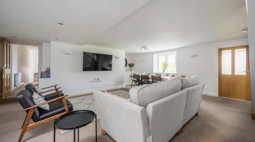 Betws Gwerfil Goch Casa | Romantic Couples' Getaway - at Ty Cerrig Barn with luxury hot tub