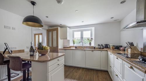 Betws Gwerfil Goch Casa | Romantic Couples' Getaway - at Ty Cerrig Barn with luxury hot tub