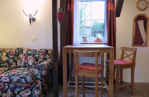 Dreschvitz Apartamento | Romantic double room with four-poster bed, breakfast possible