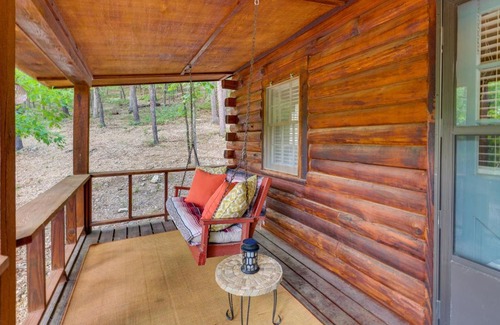 Eureka Springs Casa | Romantic Eureka Springs Cabin with Fireplace!