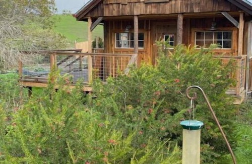 McDonald Cabaña | Romantic Garden Cottage with private outdoor hot tub