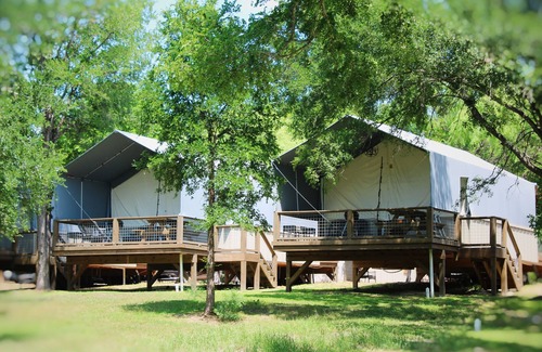 Seguin Cabina | Romantic Getaway Cabin on Creek! Relax and unwind surrounded by nature! - SG4
