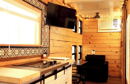 Tehama County Otro | Romantic Hidden Tiny Home, 1 mile from the Sacramento river