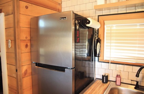 Tehama County Otro | Romantic Hidden Tiny Home, 1 mile from the Sacramento river