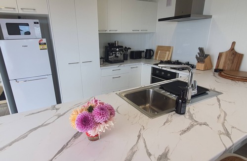 Whakataki Cabaña | Romantic hideaway overlooking beautiful Castlepoint.