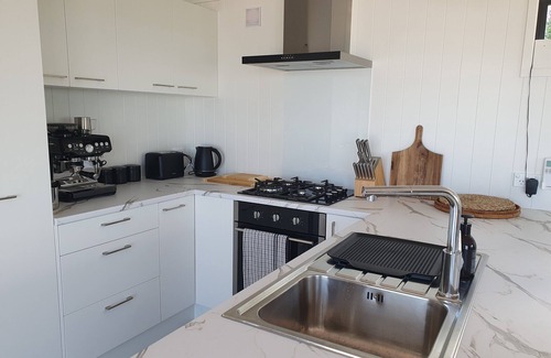 Whakataki Cabaña | Romantic hideaway overlooking beautiful Castlepoint.