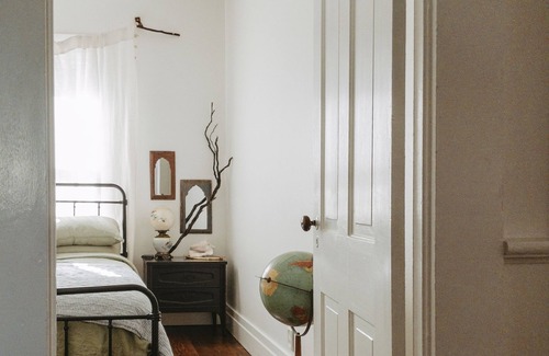 Grass Valley Cabaña | Romantic Historic Cottage, Claw Foot Tub Near Town, Dog Friendly!