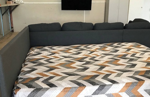 Sunlands Otro | Romantic Vineyard Holiday Home Riverland