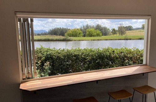 Lovedale Casa | Romantic lakehouse set in a private vineyard in the Hunter Valley