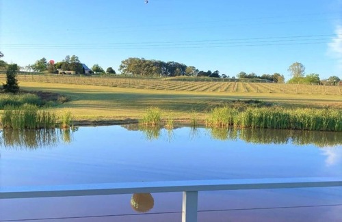 Lovedale Casa | Romantic lakehouse set in a private vineyard in the Hunter Valley