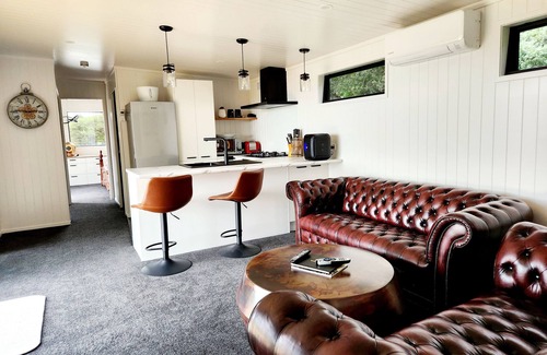 Waerenga Cabina | Romantic lakeside Cabin. 1 Hour ex Auckland CBD