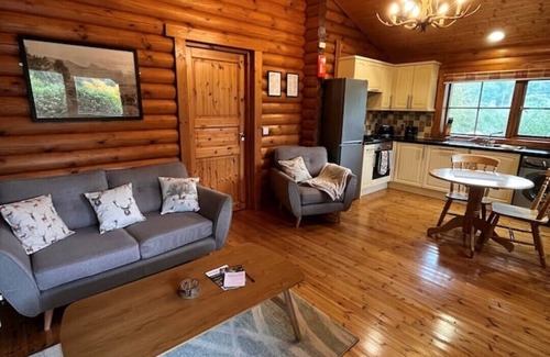 Aymestrey Cabina | Romantic Log Cabin With Hot Tub