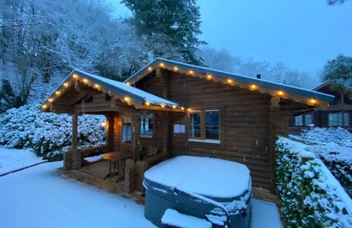 Aymestrey Cabina | Romantic Log Cabin With Hot Tub