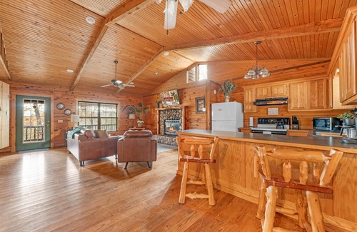Branson Cabina | Romantic Log Cabin Escape Near Branson
