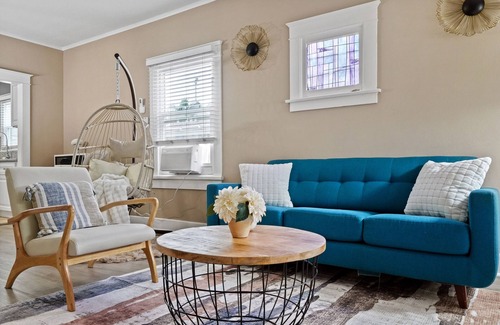 Alamitos Beach Apartamento | Romantic Long Beach Escape : Fire Pit & Arcade Fun