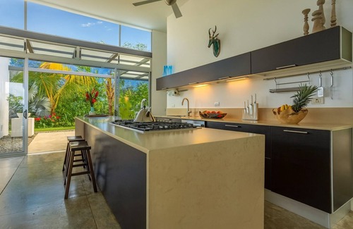 Ballena Casa | Romantic Luxurious Ocean View 5 Acre Rainforest Estate/Wildlife/Trail/Concierge!