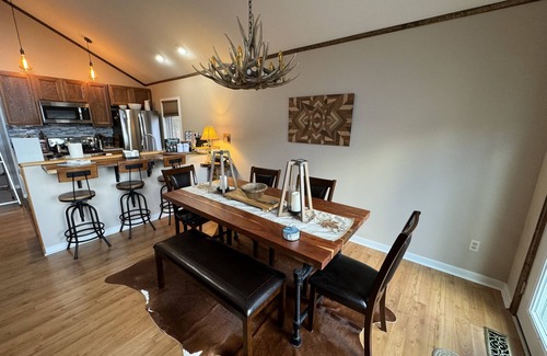 Montebello Casa | Romantic or Family Vacay w/ Stunning Mtn Views & Hot Tub near Crabtree Falls